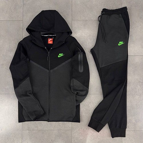 ست سویشرت شلوار نایک تکفلیس (NIKE TECH 2025) رنگ مشکی و نوک مدادی لوگو سبز سایز S